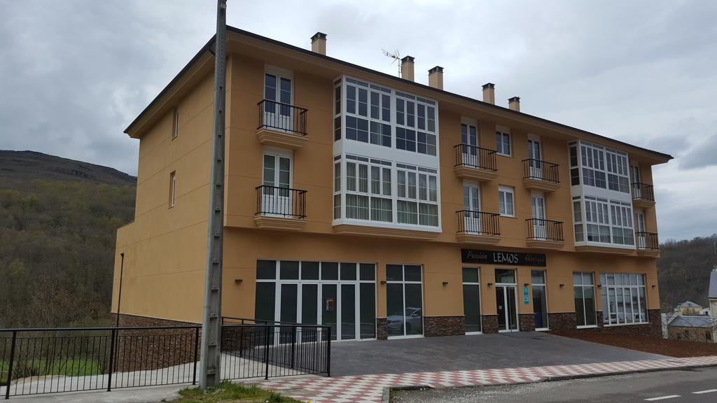 Pension-Albergue Lemos Tríacastela Exteriör bild